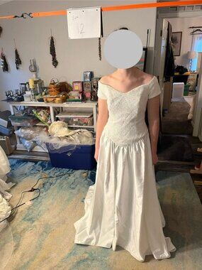 Vintage cap sleeve wedding dress size 12 (dress #93)